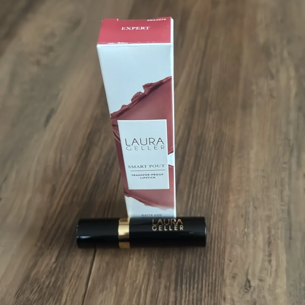 Laura Geller Smart Pout Lipstick Shade Expert